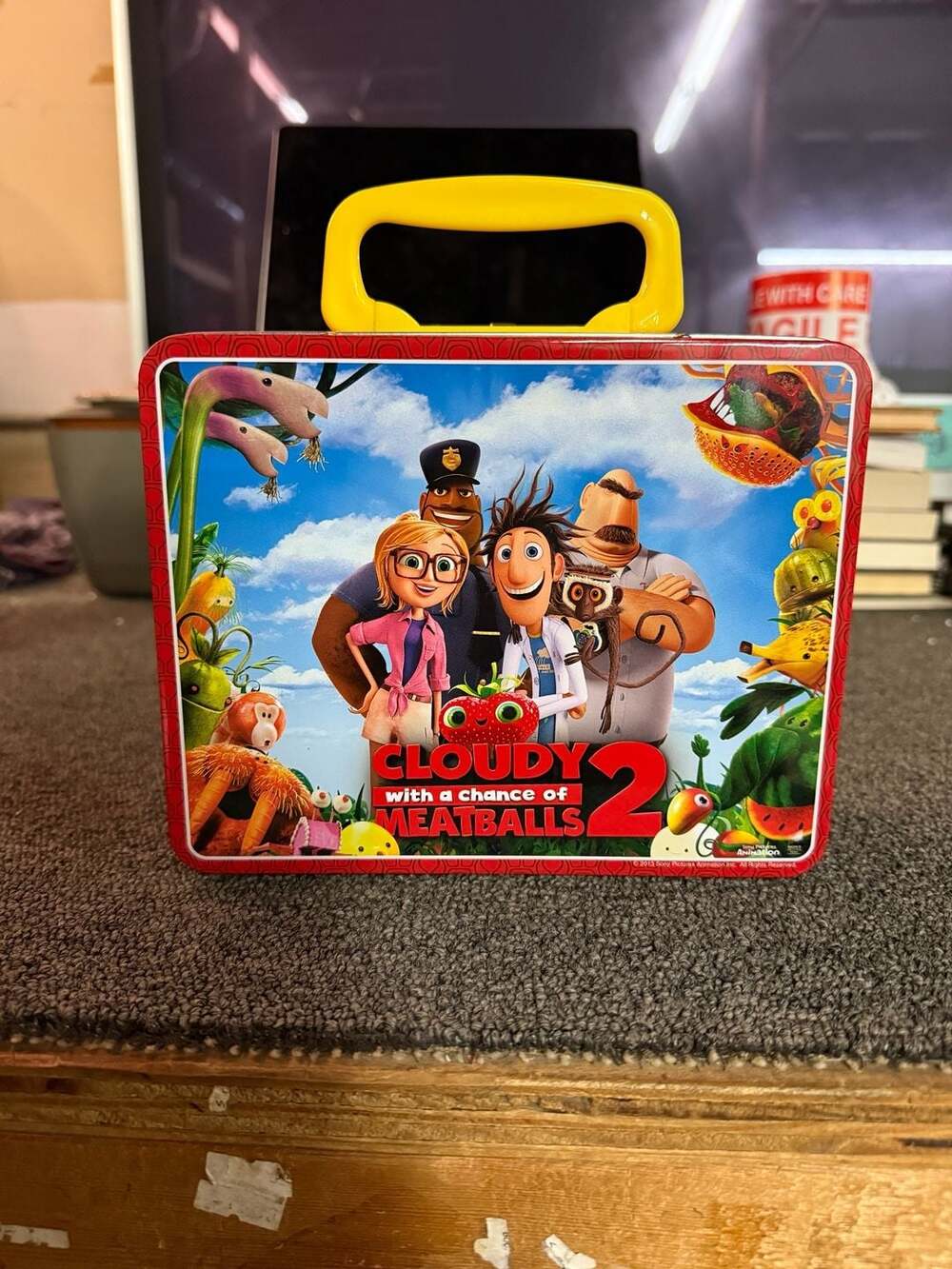 Cloudy with a Chance of Meatballs 2 Tin Lunch Box - Picture 6 of 7
